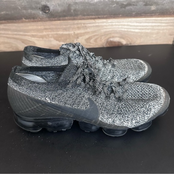 Nike Air Vapormax Flyknit Mens Size 11 Oreo Cookies Sneaker Athleisure - Picture 4 of 9